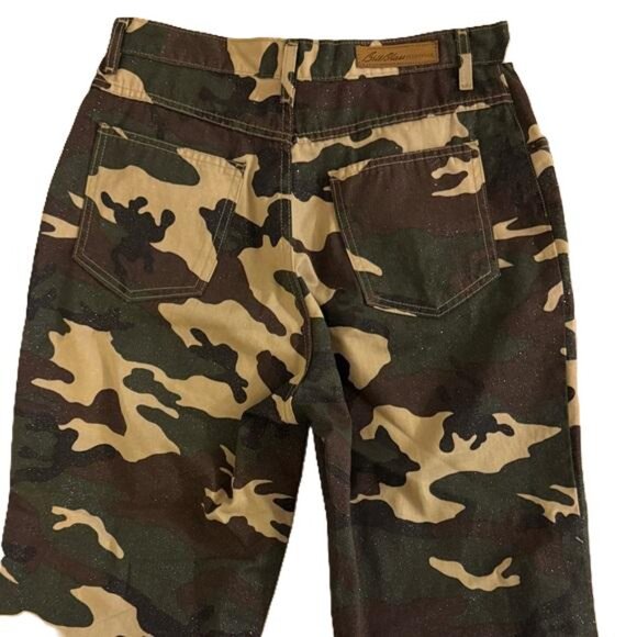 Bill Blass Green Camouflage Glitter Easy Fit Pants, Size 10 (30x22) - Picture 4 of 7